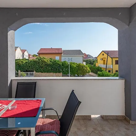 2 Bedroom Nice Apartment In Povljana