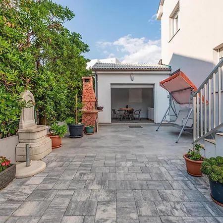 2 Bedroom Cozy Apartment In Povljana פובליאנה