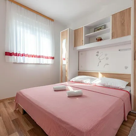 Apartmán 2 Bedroom Nice Apartment In Povljana Povljana