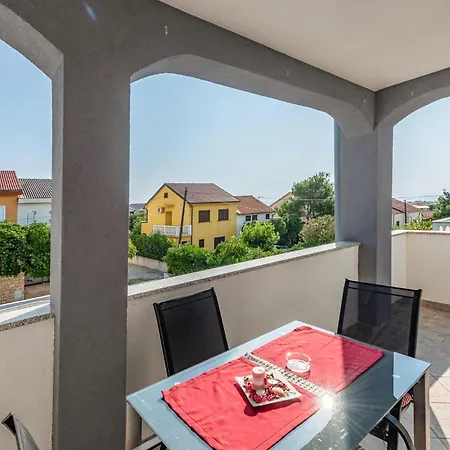 2 Bedroom Nice Apartment In Povljana *