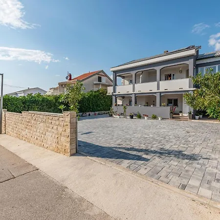 2 Bedroom Cozy Apartment In Povljana * פובליאנה