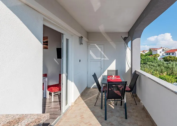 דירה 2 Bedroom Cozy Apartment In Povljana