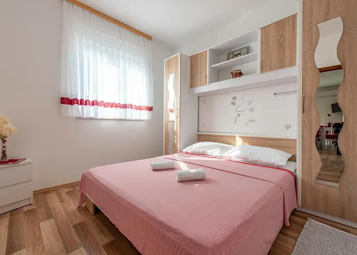 Апартаменты 2 Bedroom Cozy Apartment In Povljana Повляна