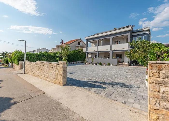 2 Bedroom Cozy Apartment In Povljana * פובליאנה